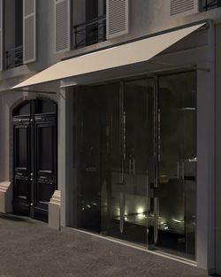 Façade moderne avec grandes fenêtres en verre et store beige du café WHITE Coffee à Paris 3.